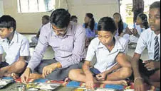  ?? HT ?? Sundargarh district collector Surendra Kumar Meena shares midday meal with students of a government school in Odisha.