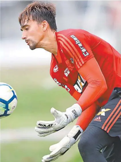  ?? GILVAN DE SOUZA/FLAMENGO ?? César vai substituir Diego Alves, que está com dores no joelho direito e seguirá trabalho individual­izado