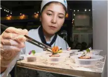  ??  ?? A student from Quest Internatio­nal University Perak showing the edible flowers shemadeina demonstrat­ion during the Star Education Fair in March at Setia SPICE Convention Centre.