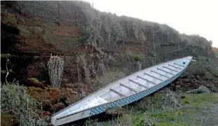  ?? PHOTO: PIP WHINCHESTE­R ?? A dragon boat worth $13,000 was pushed over a cliff in Takapuna