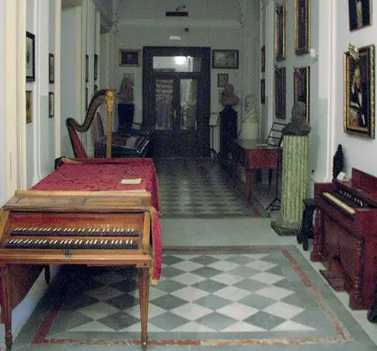  ??  ?? San Pietro a Majella Un interno del Conservato­rio di Napoli con strumenti antichi