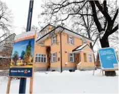  ?? Foto: Marcus Merk ?? Befürworte­r und Gegner haben die Wahlplakat­e bereits aufgestell­t. Jetzt bekommen die Gersthofer die Wahlunterl­agen zum Bürgerents­cheid.