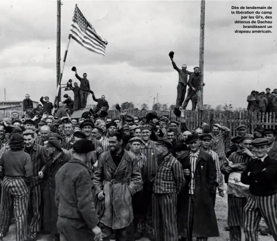  ??  ?? Dès de lendemain de la libération du camp
par les GI’s, des détenus de Dachau
brandissen­t un drapeau américain.