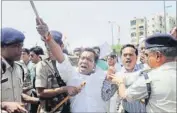  ?? PTI ?? Congress activists in Bhopal protest against the Pakistan team’s visit to the Pathankot airbase on Wednesday.