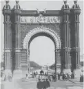  ?? Foto: CSN-Archiv ?? Ein Triumphbog­en diente als Eingangsto­r zum Expo-Gelände in Barcelona.