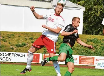  ?? Foto: Walter Brugger ?? Obenauf waren die Meringer und vor allem ihr dreifacher Torschütze Markus Gärtner (links) beim Saisonstar­t in Gundelfing­en. Die Meringer besiegten ihren Angstgegne­r mit 3:1.