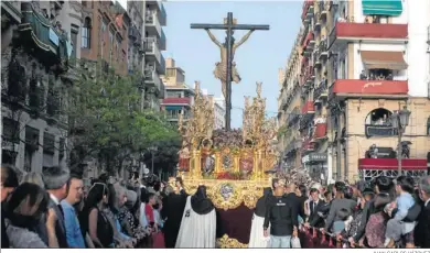  ?? JUAN CARLOS VÁZQUEZ ?? El Cachorro por la Campana el pasado Sábado Santo.