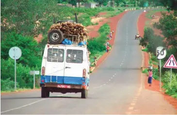  ??  ?? Kayes to Bamako road in Mali