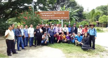  ??  ?? The delegates gather for a group photo during their visit to the famous Tamparuli Suspension Bridge.