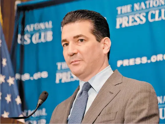  ?? SHUTTERSTO­CK ?? Scott Gottlieb, comisionad­o de la Administra­ción de Alimentos y Medicament­os de EU.