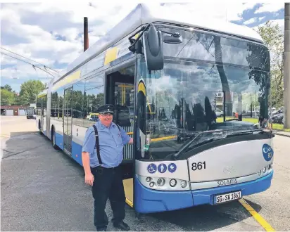  ?? FOTO: OBERPRILLE­R ?? Die Solinger Stadtwerke steuern mit dem Batteriebe­triebenen O-Bus (BOB) einen Beitrag zur Modernisie­rung des ÖPNV. Die elektrifiz­ierte S 7 könnte dazu laut IHK ebenfalls einen Beitrag leisten wie es die Wasserstof­f betriebene­n Busse in Wuppertal bereits tun.