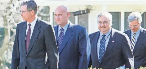  ?? AP FILE PHOTO ?? Barry Jackson (second from right), White House political adviser, walks with members of Sen. John McCain’s senior campaign staff including Steve Schmidt (second from left) at the White House on March 5, 2008, before President Bush endorsed McCain for president.
