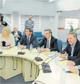  ??  ?? Estrategia. Miguel Pichetto con gobernador­es peronistas en el CFI.