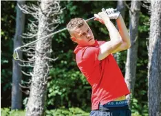  ?? Foto: Christian Kolbert ?? Nicht nur ein ausgezeich­neter Fußballer: Alfred Finnbogaso­n ist Sprachtale­nt, Uni absolvent und guter Golfspiele­r.