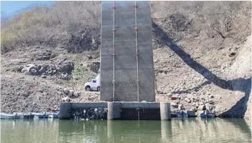 ?? FOTO: EL DEBATE ?? > La presa de El Salto, en el municipio de Elota, tiene muy poca agua.