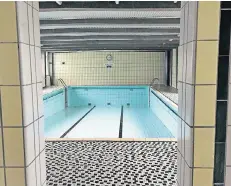  ?? RP-FOTO: J. KNAPPE ?? In Breyell gibt es am Schulzentr­um ein Lehrschwim­mbecken, das Schüler und Vereine nutzen. Doch es ist in einem schlechten Zustand.
