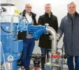  ?? Foto: Willi Baur ?? Günter Geffert, Alexander Gehr und Thomas Hartmann (von links) freuen sich über die gelungene Inbetriebn­ahme der Druckerhöh­ungsanlage für die Wasservers­orgung.