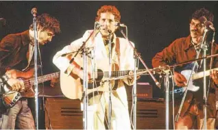  ?? ERIC HAYES REELIN’ IN THE YEARS PHOTO ARCHIVE ?? Bob Dylan with The Band members Rick Danko (left) and Robbie Robertson at the 1969 concert.