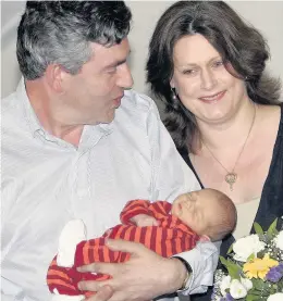  ??  ?? PARENTS Gordon and Sarah Brown leave hospital with Fraser in 2006