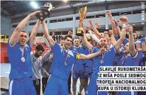  ??  ?? slavlje rukometaša iz niša posle sedmog trofeja nacionalno­g kupa u istoriji kluba