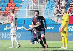  ?? FOTO: EFE ?? El delantero Kike García celebra su gol, que acabó dando el triunfo al Eibar en Ipurúa