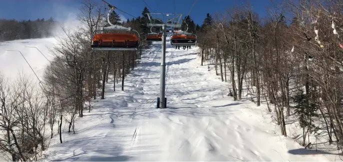  ?? MoirA MCCArtHy pHotoS / BoSton HerAld ?? EPIC FUN: As part of Vail Resorts, Okemo Mountain Resort, above and below, is on the Epic Pass.