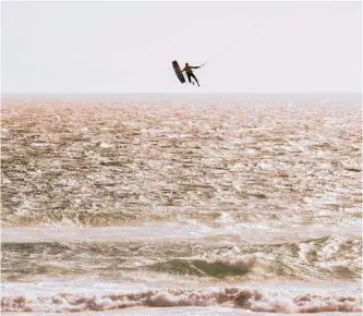  ?? YDWER VAN DER HEIDE Red Bull Content Pool ?? DUTCH kiteboardi­ng legend Kevin Langeree soars high above a windswept Altantic Ocean off Blouberg on Thursday. |