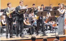  ?? FOTO: DOROTHEE L. SCHAEFER ?? Beim selten gespielten Konzert für vier Hörner und Orchester von Robert Schumann trat ein Hornquarte­tt der Hochschule für Musik und darstellen­de Kunst in Stuttgart in Aktion (von links): Petras Bruzga, Philipp Schmelzle, Marlene Pschorr und Friedrich...