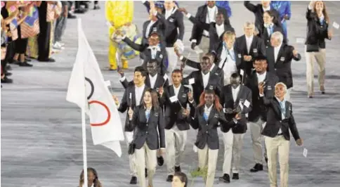  ?? // REUTERS ?? El equipo olímpico de refugiados, el pasado verano en la ceremonia inaugural de los Juegos de Tokio