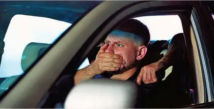  ??  ?? Wie im Film: Ein Autofahrer in NÖ traf bei einer Kreuzung auf seine Peiniger ( Symbolbild)
