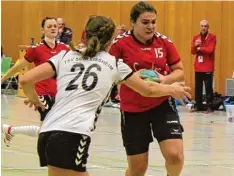  ??  ?? Iva Vlahinic und die Aichacher Handballer­inen sind ebenfalls am Sonntag im Einsatz. Sie empfangen die SG Biessenhof­en Marktoberd­orf ab 16.30 Uhr.