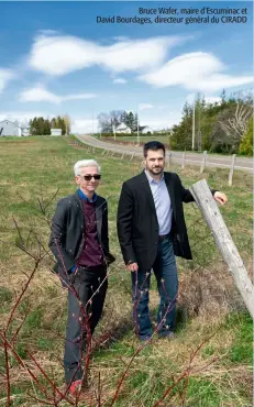  ??  ?? Bruce Wafer, maire d’Escuminac et David Bourdages, directeur général du CIRADD