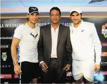  ?? Courtesy: Organiser ?? Star cast Mahesh Bhupathi is flanked by Roger Federer (right) and Rafael Nadal during Internatio­nal Premier Tennis League promotiona­l event in New Delhi.