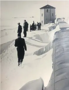  ?? FILES ?? A 1950 snowstorm kept some trains, including this one travelling between Saskatchew­an and Alberta, buried for months. They couldn’t move until the spring melt began.