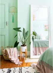  ?? ?? SLEEP EASY ‘The soft green teamed with pink accessorie­s makes this room a soothing place to relax.’