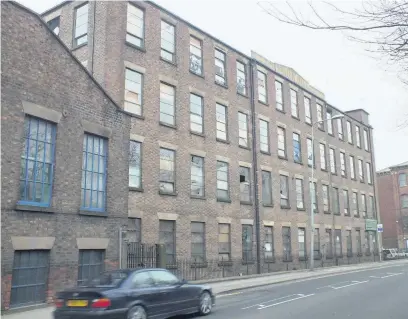  ??  ?? Plans to convert historic Albion Mill in Macclesfie­ld into flats have been withdrawn from a planning committee