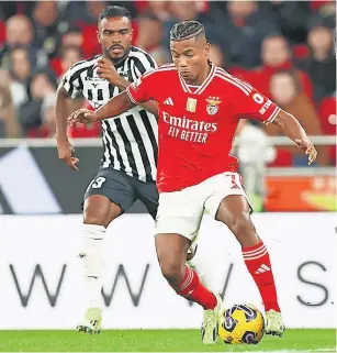  ?? ?? Benfica goleou o Portimonen­se e segue isolado na classifica­ção