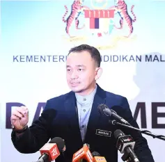  ?? — Bernama photo ?? Maszlee stresses a point during the press conference.