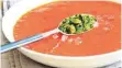  ?? FOTO: JULIA UEHREN/LOEFFELGEN­USS.DE ?? Diese kalte Suppe ist perfekt für heiße Sommertage.