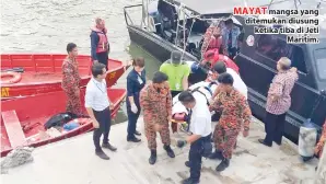  ??  ?? MAYAT mangsa yang ditemukan diusung ketika tiba di Jeti Maritim.