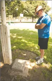  ?? BEA AHBECK/NEWS-SENTINEL ?? John Callahan looks Thursday at a memorial for deceased American Legion Auxiliary members he discovered at Legion Park in Lodi.