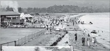  ??  ?? Brodick beach is packed during the Brodick Beach Barbecue where the Arran Waterski-ing Championsh­ips took place.