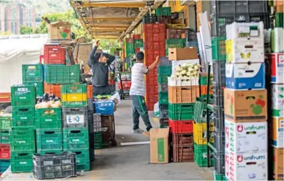  ?? FOTO ?? En la segunda quincena de junio, la Central Mayorista de Antioquia observó una reducción en los volúmenes de hortalizas por las lluvias, lo que aumentó las cotizacion­es.