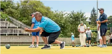  ?? SIMON O’CONNOR/STUFF ?? Palmerston North’s Pat Edwards in action at the West End Bowling Club yesterday.