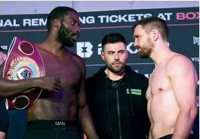  ?? GETTY IMAGES ?? Lawrence Okolie and David Light during their weigh-in.