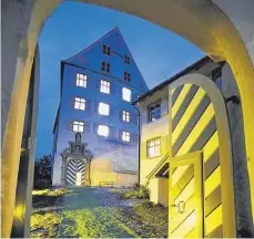  ?? FOTO: LANDRATSAM­T RAVENSBURG ?? Die jungen Musiker spielen am Donnerstag im Rittersaal von Schloss Achberg.