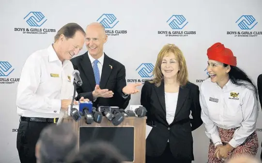  ?? SUSAN STOCKER/SOUTH FLORIDA SUN SENTINEL FILE ?? Rick Case, then-Gov. Rick Scott, Rep. Eleanor Sobel and Rita Case share a laugh as the governor visits the Boys & Girls Clubs of Broward County’s Rick and Rita Case Club in 2013.