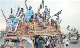  ?? AFP ?? Supporters of the Islamist Jamiat Ulema-e-islam take part in an anti-government ‘Azadi March’.