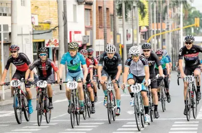  ?? FOTO JAIME PÉREZ ?? Para las pruebas de ruta se espera la presencia de 800 ciclistas. En la edición de 2016 compitiero­n 710. El Clásico fomenta el deporte y ayuda en la causa social.