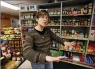  ?? GENE J. PUSKAR — THE ASSOCIATED PRESS ?? On Feb. 26, Dianne Shenk talks to a customer in her Dylamatos Market in Hazelwood, Pa. About a quarter of Shenk’s customers pay with benefits from the federal Supplement­al Nutrition Assistance Program, so the government’s proposal to replace the debit...